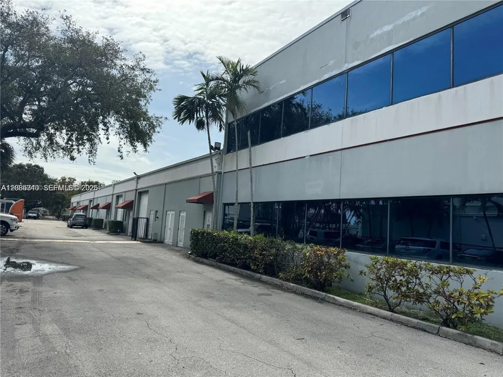 2870 Stirling Rd Hollywood, FL 33020