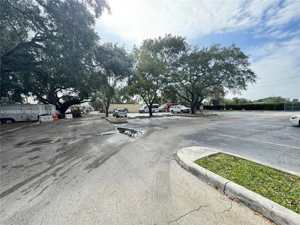 2870 Stirling Rd Hollywood, FL 33020