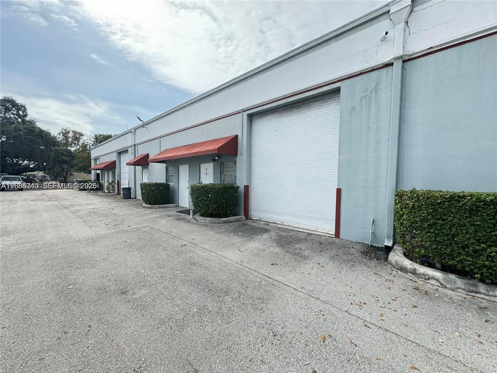 2870 Stirling Rd Hollywood, FL 33020