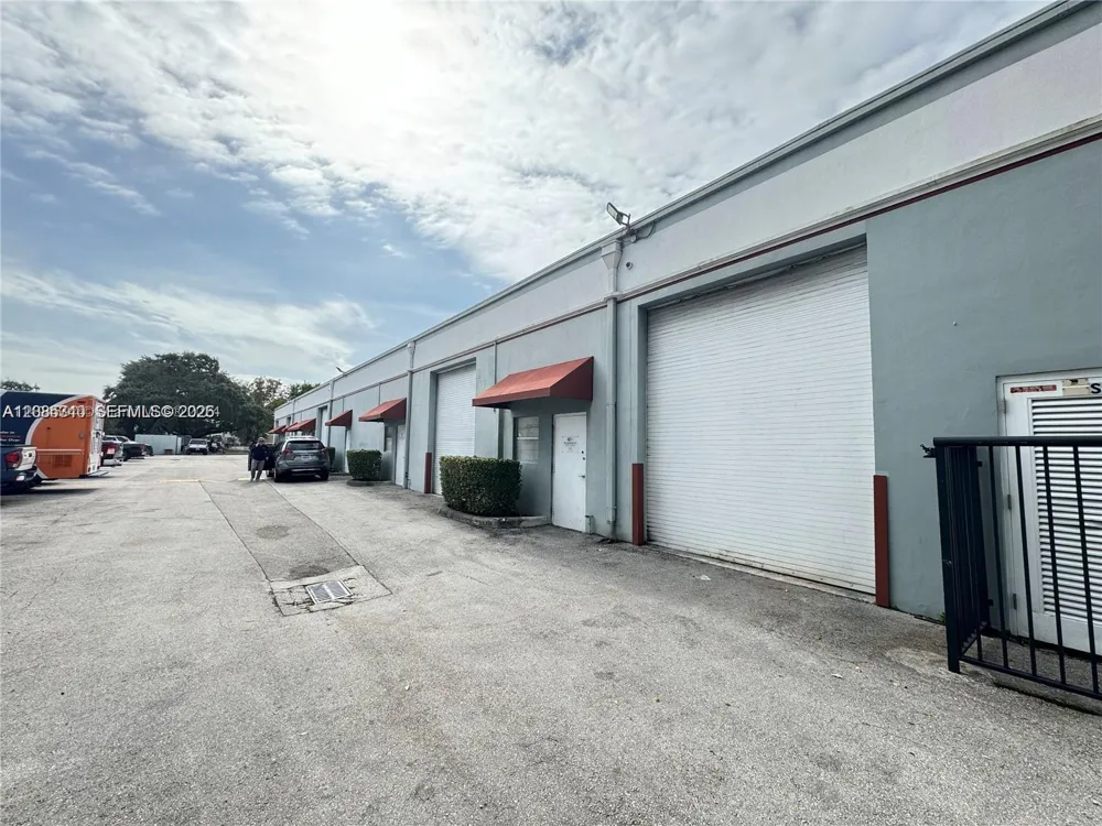 2870 Stirling Rd Hollywood, FL 33020