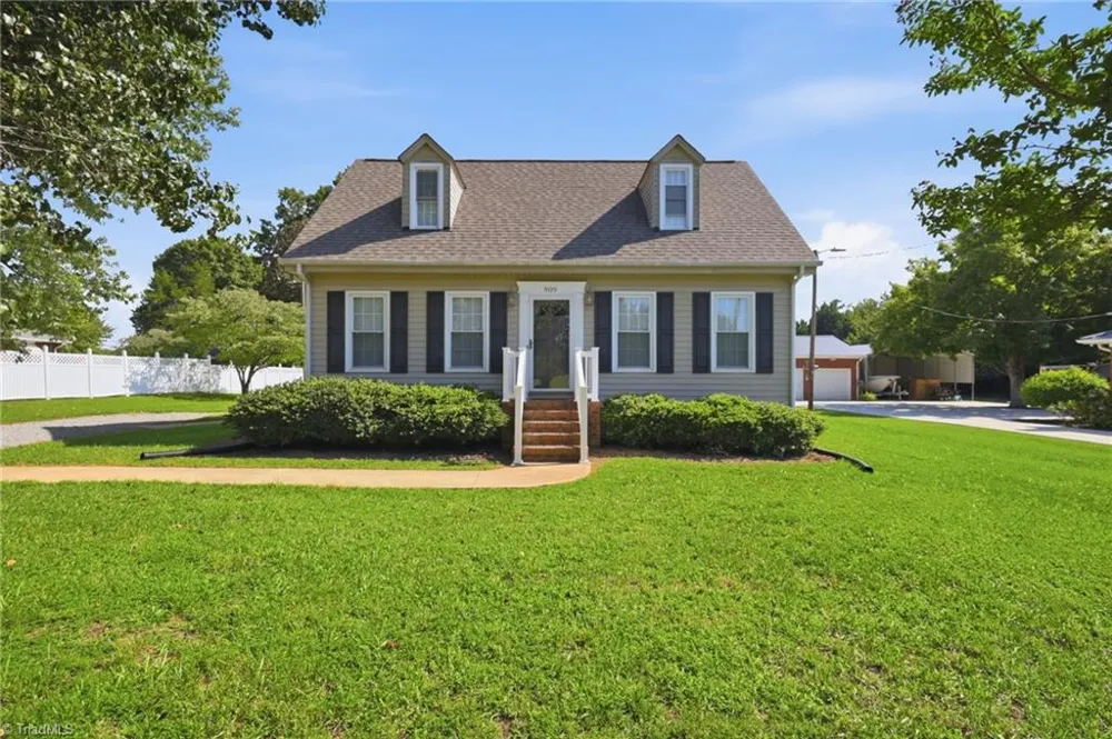 909 Highview Street Haw River, NC 27258