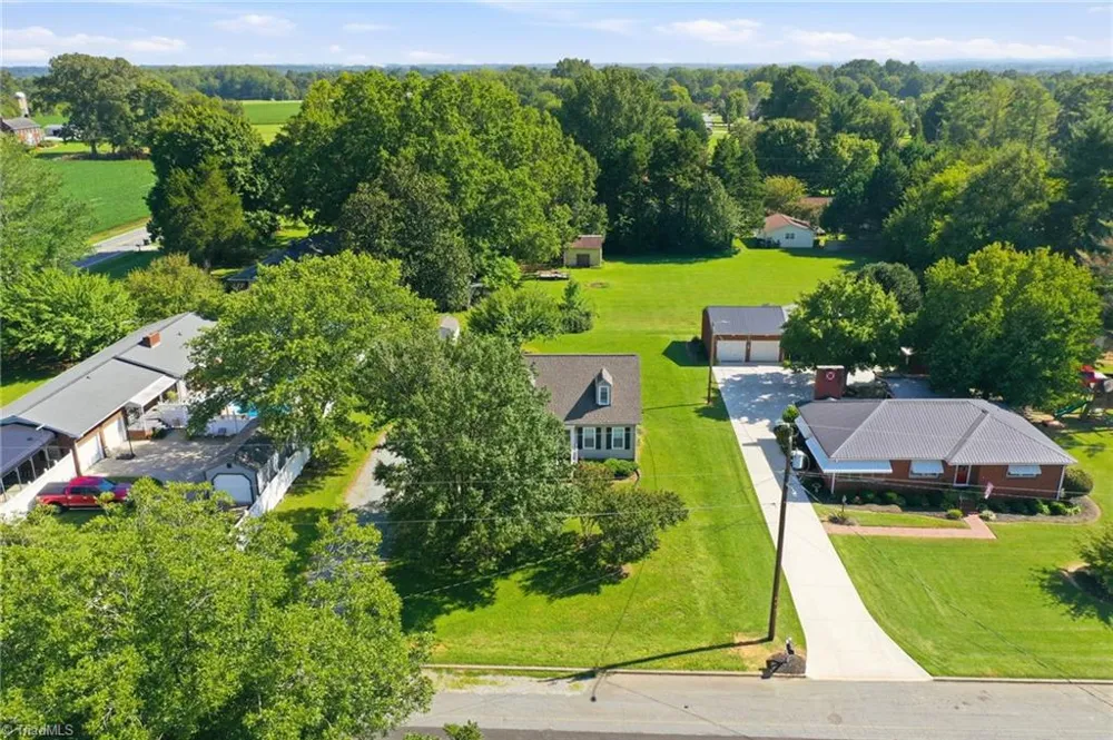 909 Highview Street Haw River, NC 27258