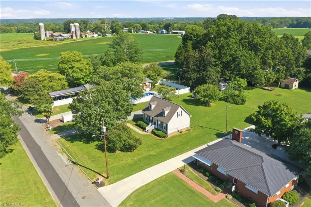 909 Highview Street Haw River, NC 27258