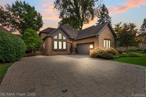 6 Pembroke Court