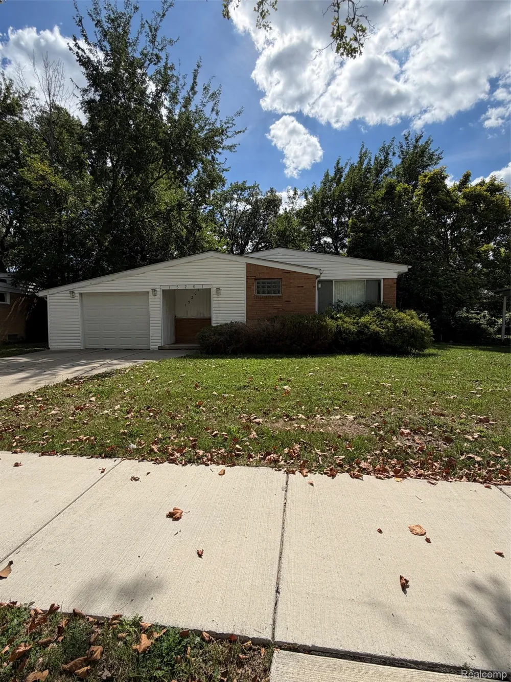 15201 Leslie Street Oak Park City, MI 48237