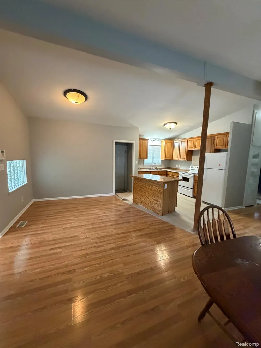 15201 Leslie Street Oak Park City, MI 48237
