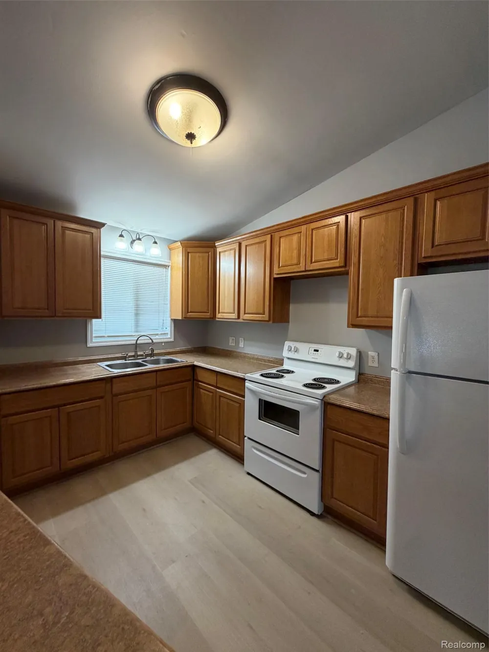 15201 Leslie Street Oak Park City, MI 48237
