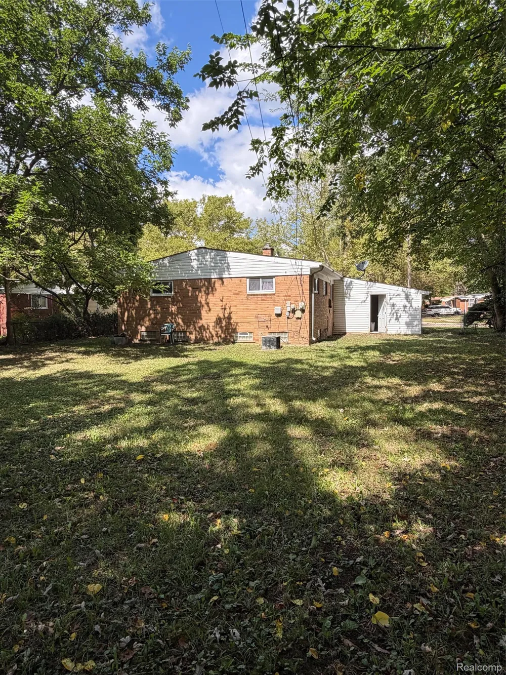 15201 Leslie Street Oak Park City, MI 48237
