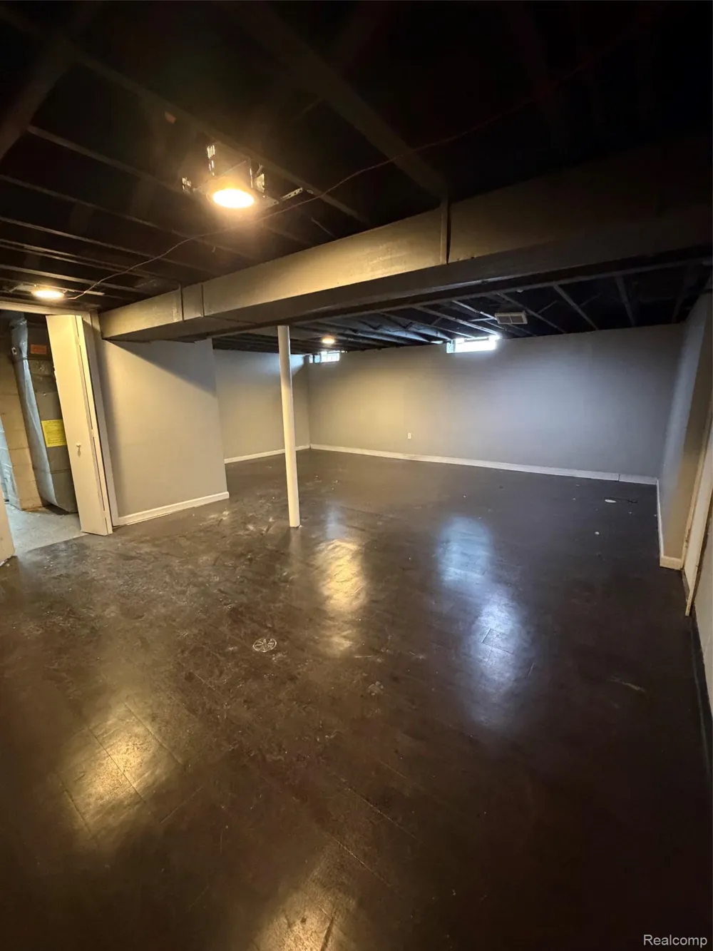15201 Leslie Street Oak Park City, MI 48237