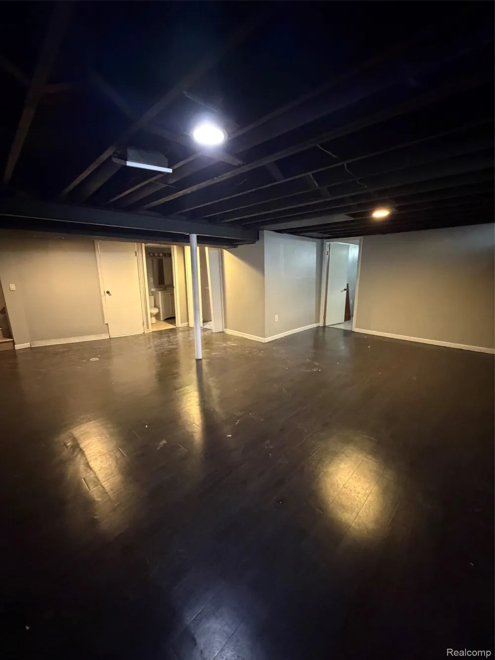 15201 Leslie Street Oak Park City, MI 48237