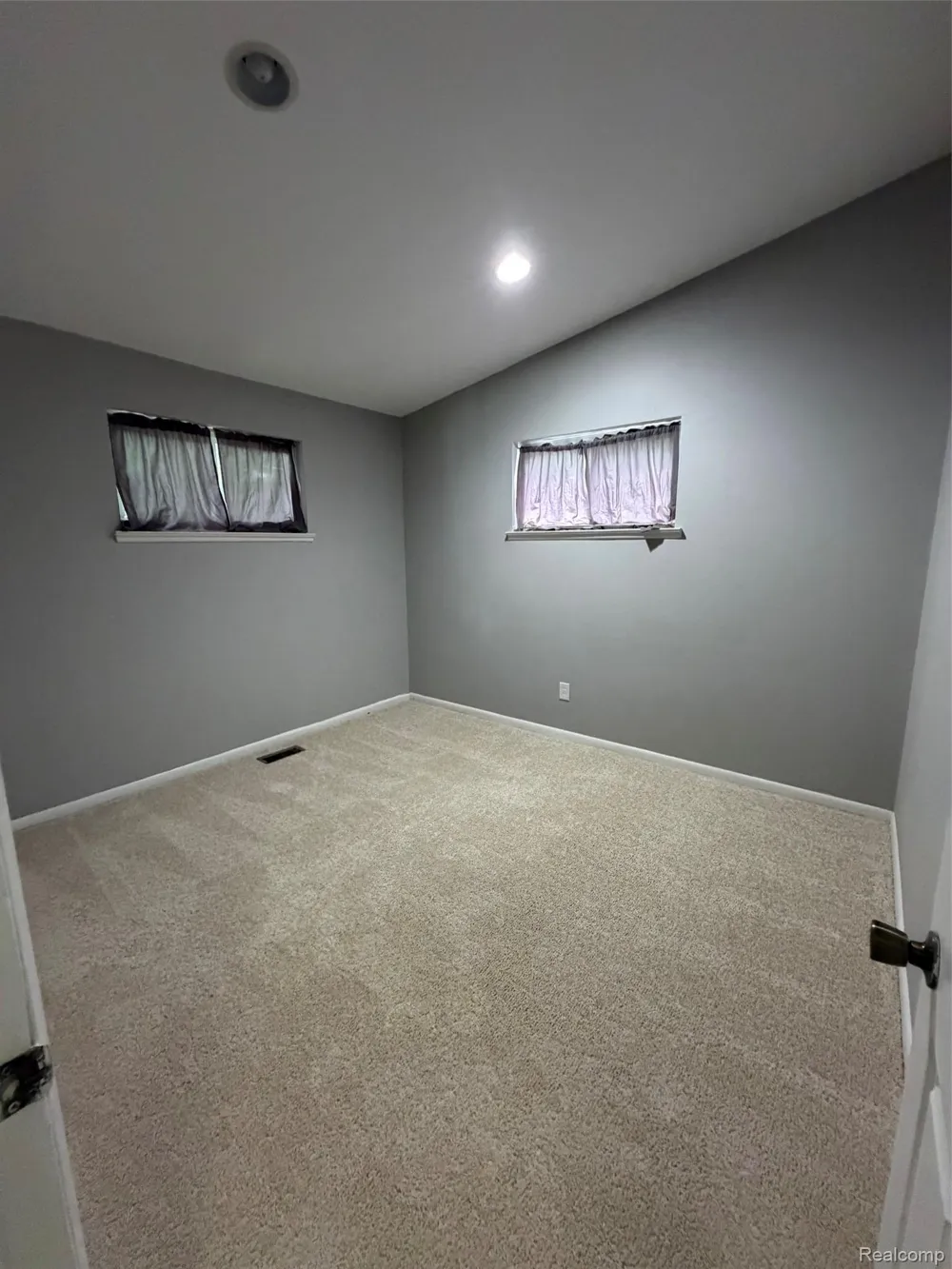 15201 Leslie Street Oak Park City, MI 48237