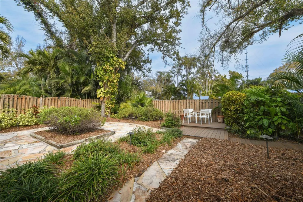 156 TALL TREES COURT Sarasota, FL 34232