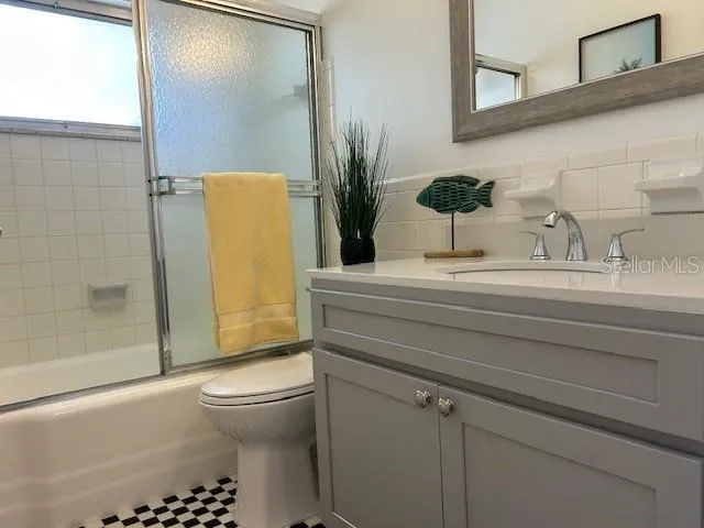 11324 87TH AVENUE Seminole, FL 33772