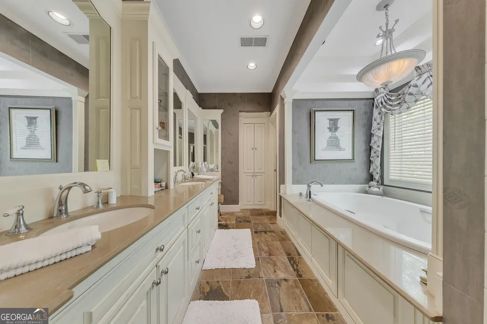 5996 Mitchell RD Sandy Springs, GA 30328
