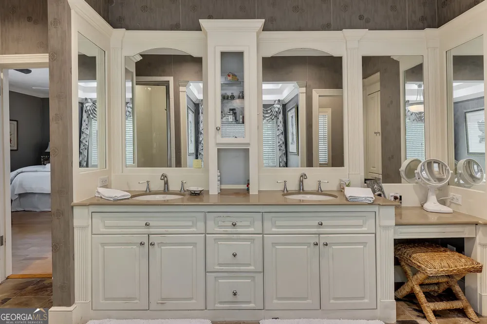 5996 Mitchell RD Sandy Springs, GA 30328