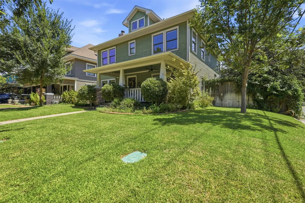 1915 Alston Avenue Fort Worth, TX 76110