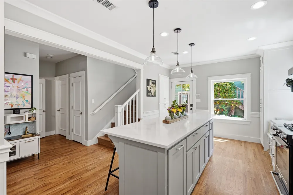 1915 Alston Avenue Fort Worth, TX 76110