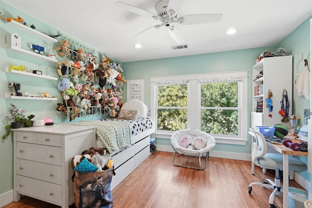 1915 Alston Avenue Fort Worth, TX 76110