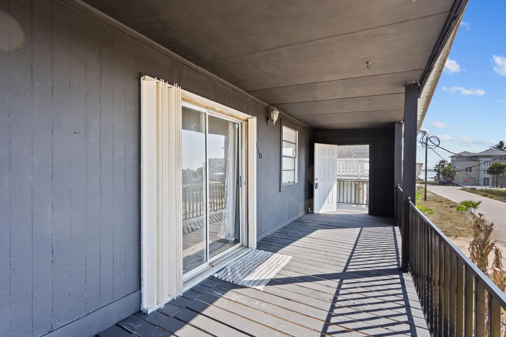 810 93rd Street Galveston, TX 77554