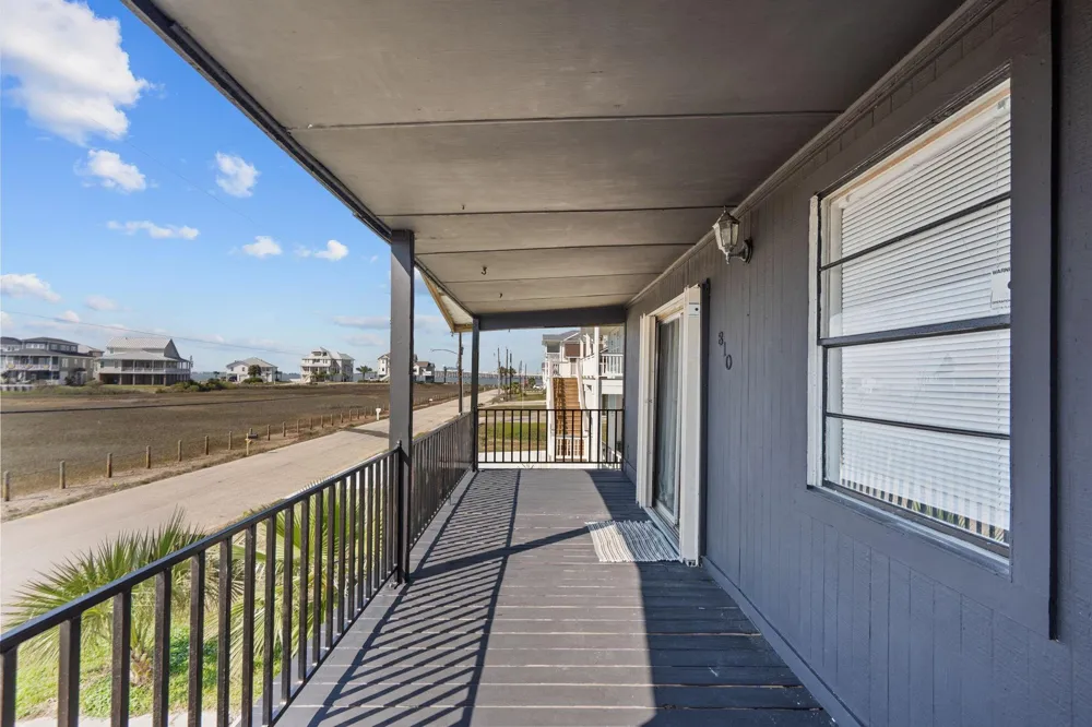 810 93rd Street Galveston, TX 77554