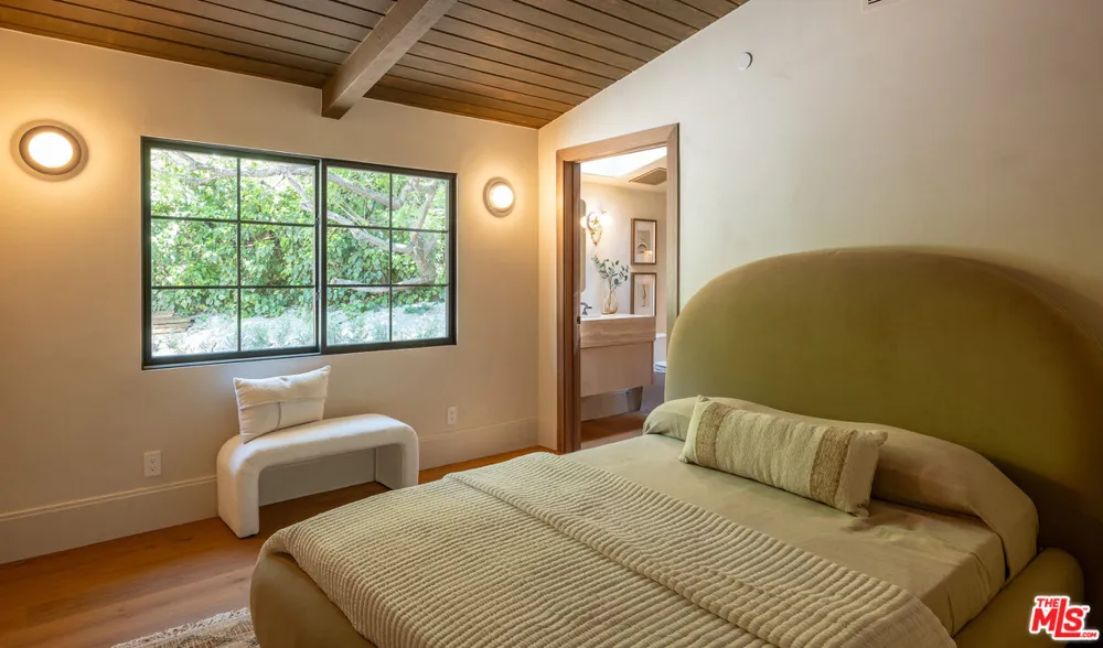 18001 Boris Drive Encino, CA 91316