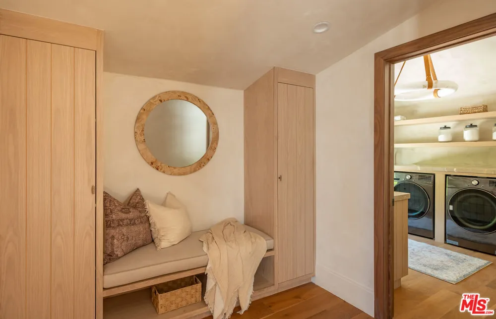 18001 Boris Drive Encino, CA 91316