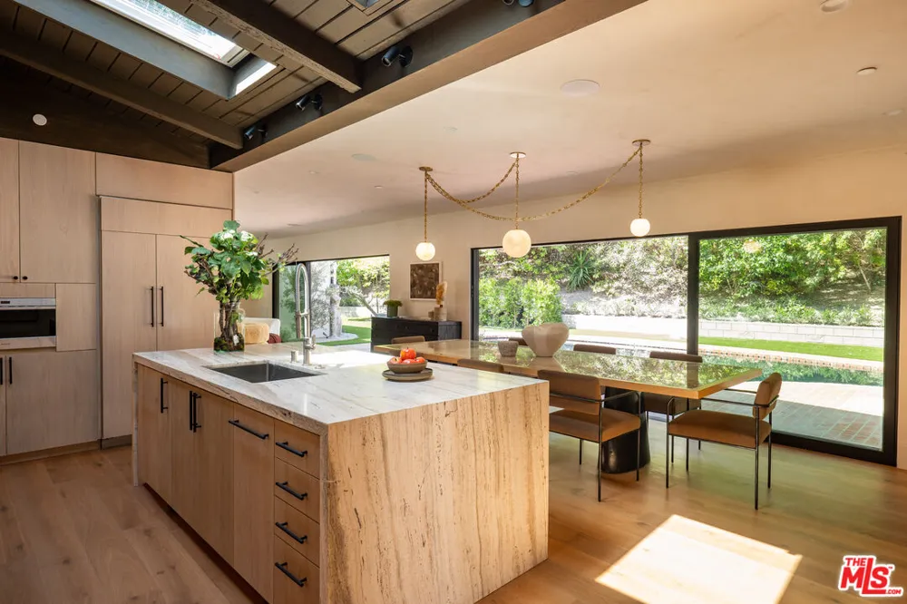 18001 Boris Drive Encino, CA 91316