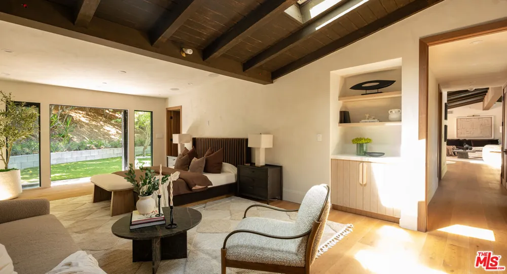 18001 Boris Drive Encino, CA 91316