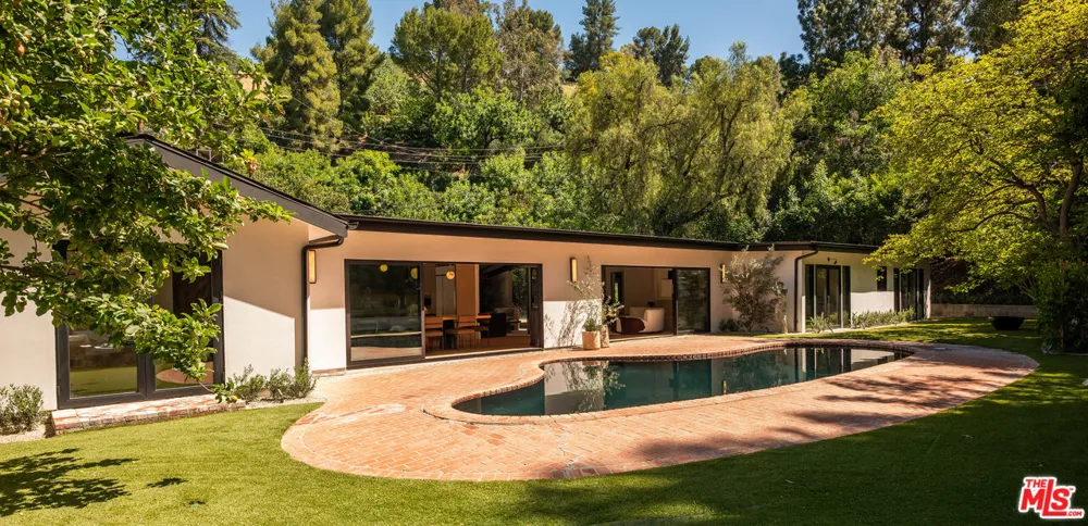 18001 Boris Drive Encino, CA 91316