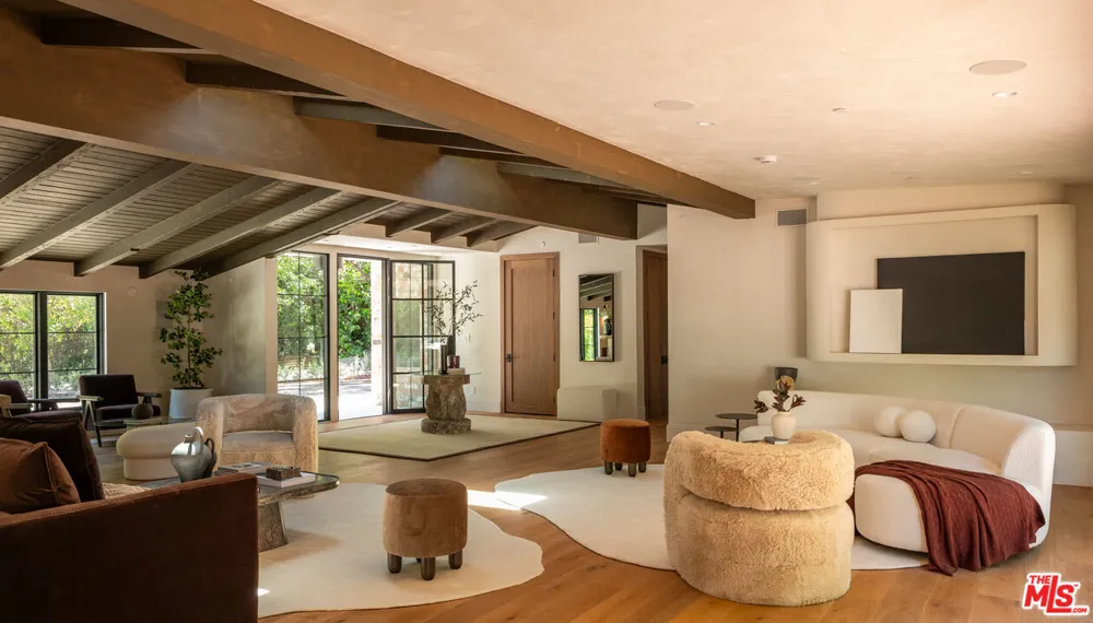 18001 Boris Drive Encino, CA 91316