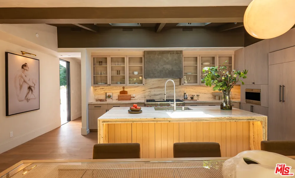 18001 Boris Drive Encino, CA 91316