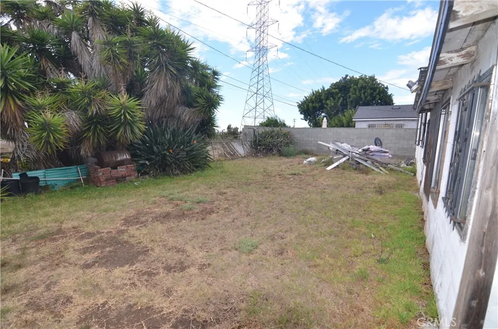 601 S Clymar Compton, CA 90220