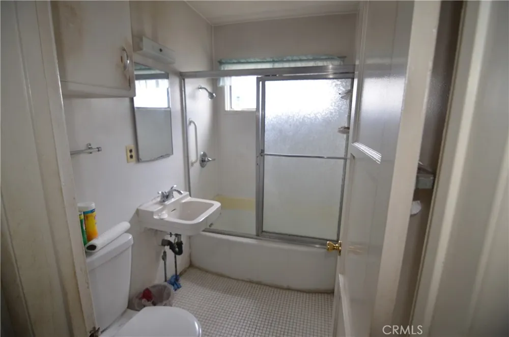 601 S Clymar Compton, CA 90220