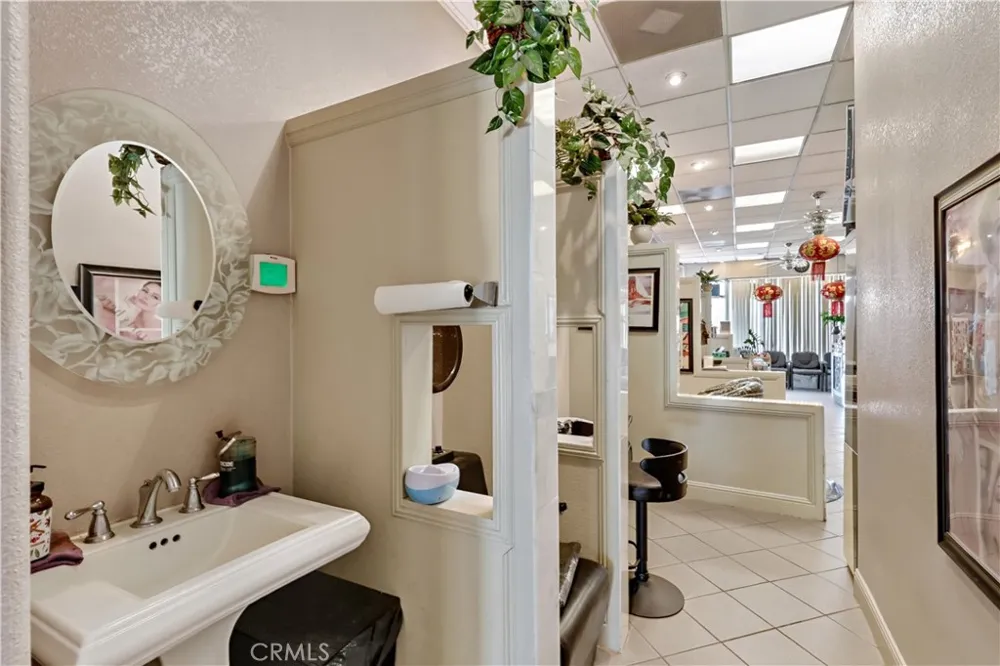 43 W Main Street Merced, CA 95340