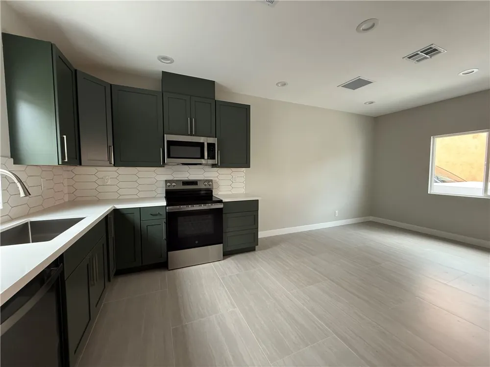 323 S Kroeger Street #B Anaheim, CA 92805