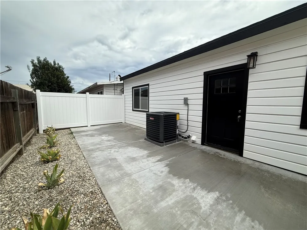 323 S Kroeger Street #B Anaheim, CA 92805