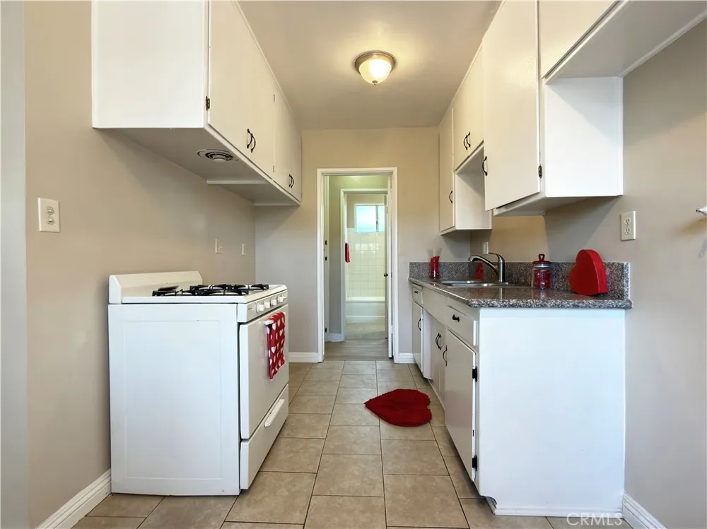3622 E 11th Long Beach, CA 90804