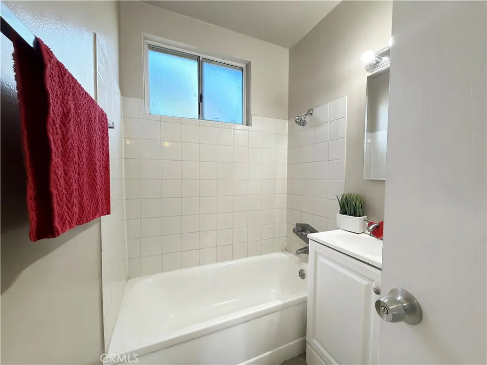 3622 E 11th Long Beach, CA 90804
