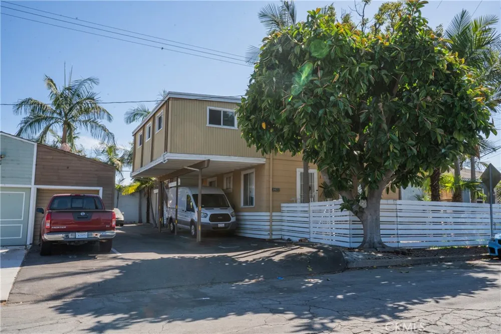 3622 E 11th Long Beach, CA 90804