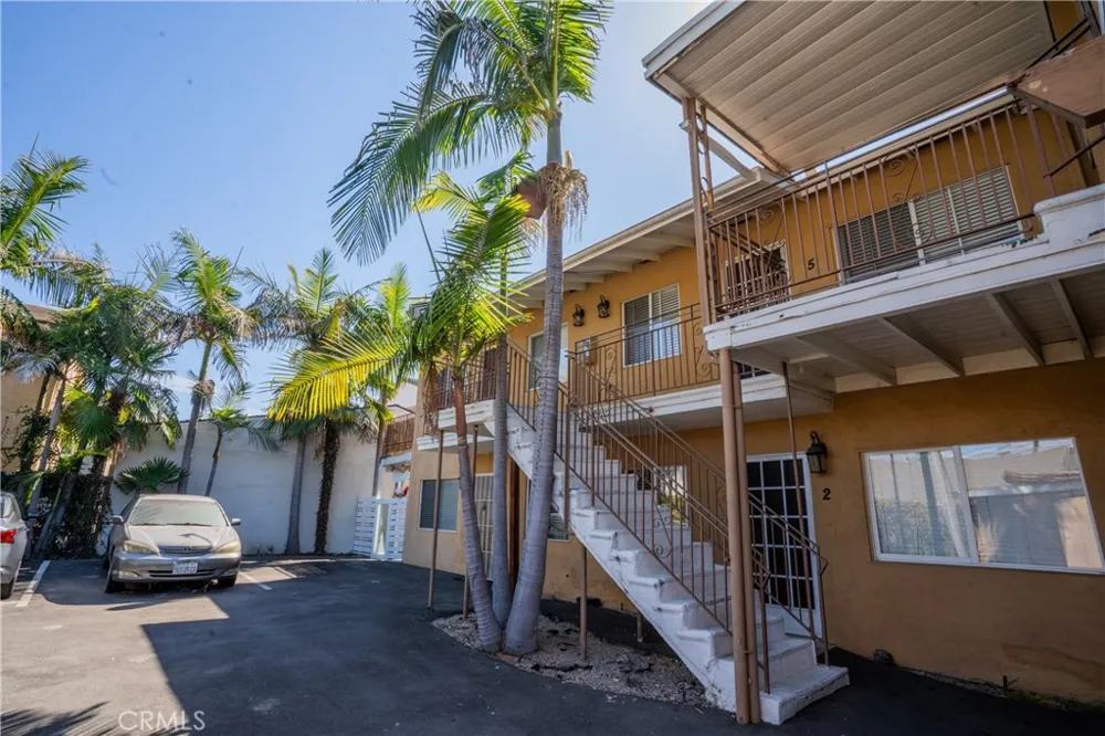 3622 E 11th Long Beach, CA 90804
