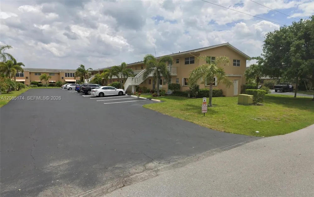 2102 NE 1st Way #102 Boynton Beach, FL 33435