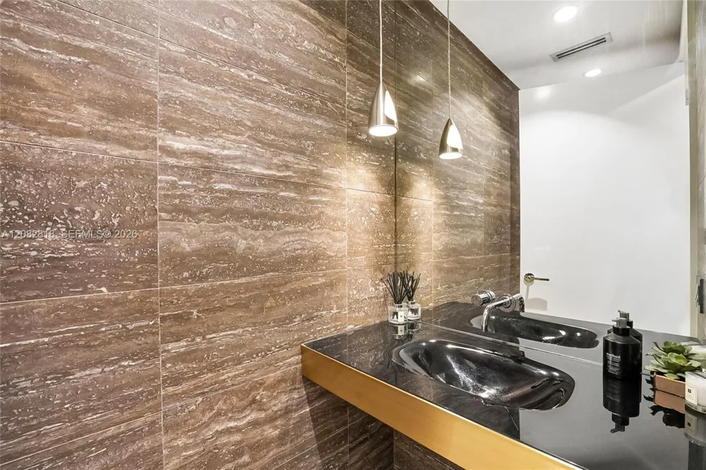 300 Collins Ave #3A Miami Beach, FL 33139