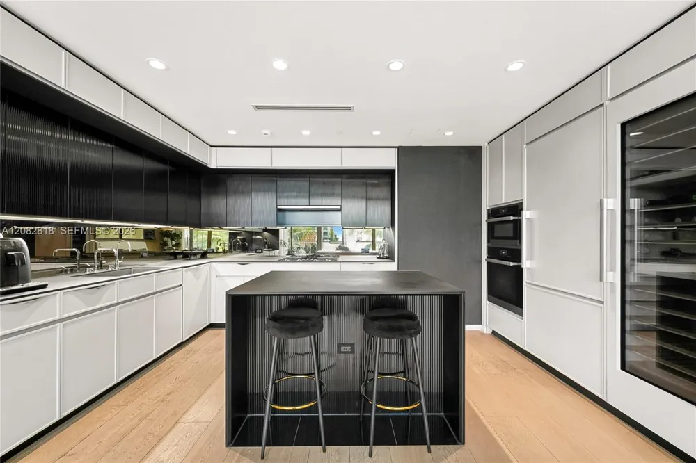 300 Collins Ave #3A Miami Beach, FL 33139