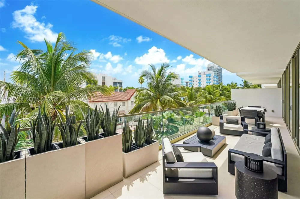 300 Collins Ave #3A Miami Beach, FL 33139