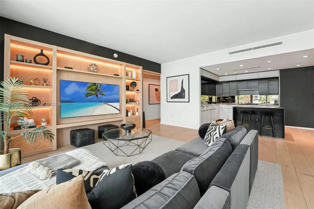 300 Collins Ave #3A Miami Beach, FL 33139