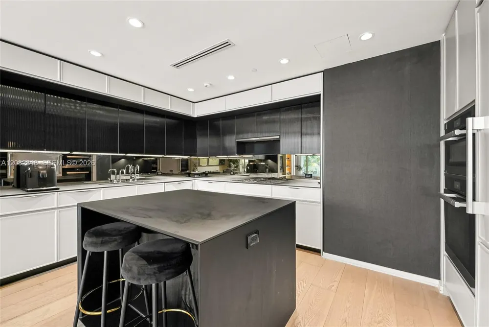 300 Collins Ave #3A Miami Beach, FL 33139