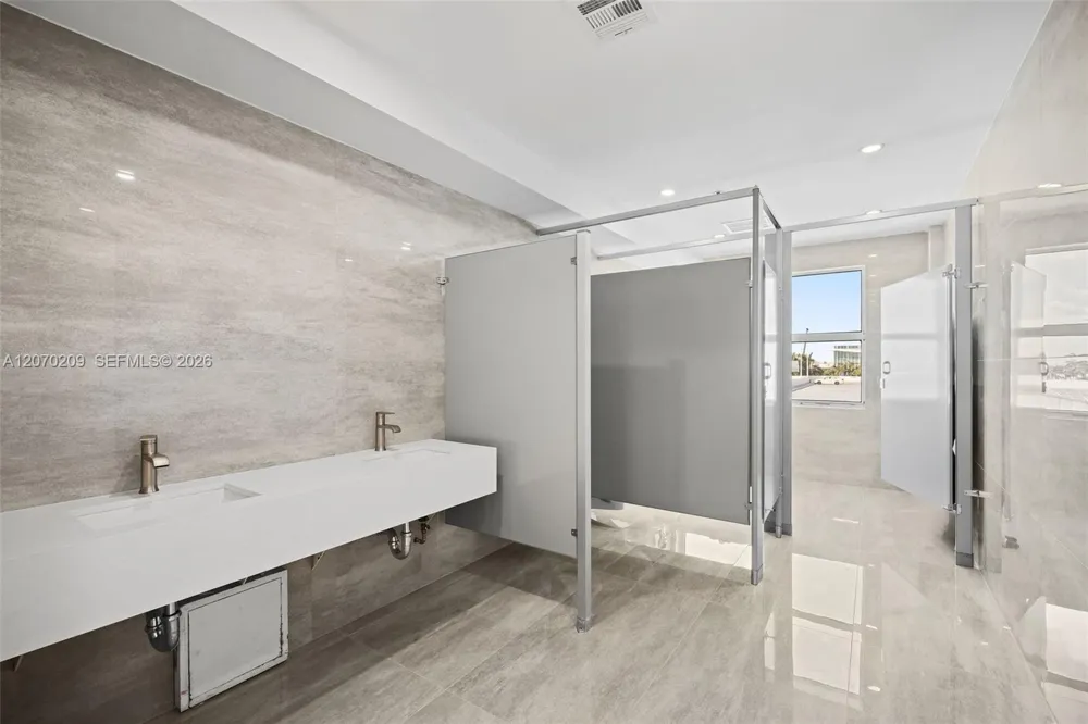 605 Lincoln Rd #500 Miami Beach, FL 33139