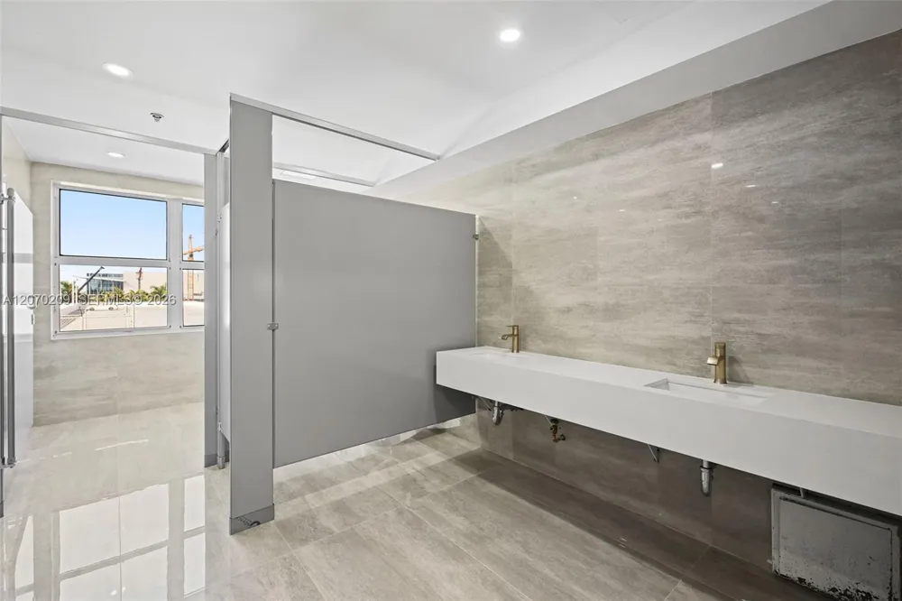 605 Lincoln Rd #500 Miami Beach, FL 33139