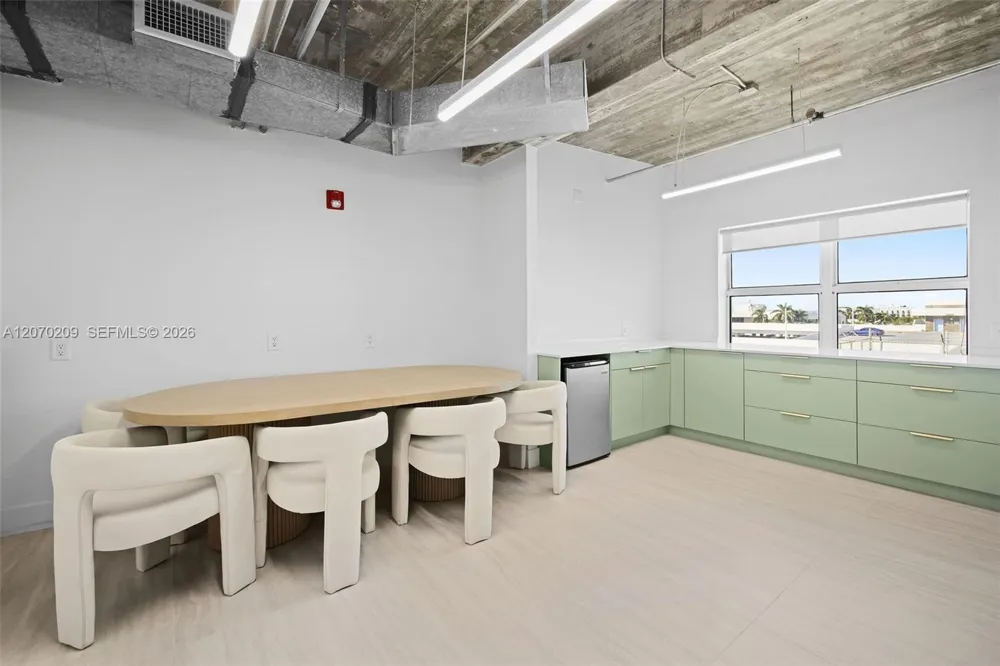 605 Lincoln Rd #500 Miami Beach, FL 33139