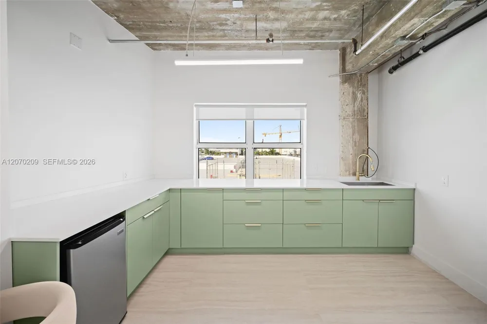 605 Lincoln Rd #500 Miami Beach, FL 33139
